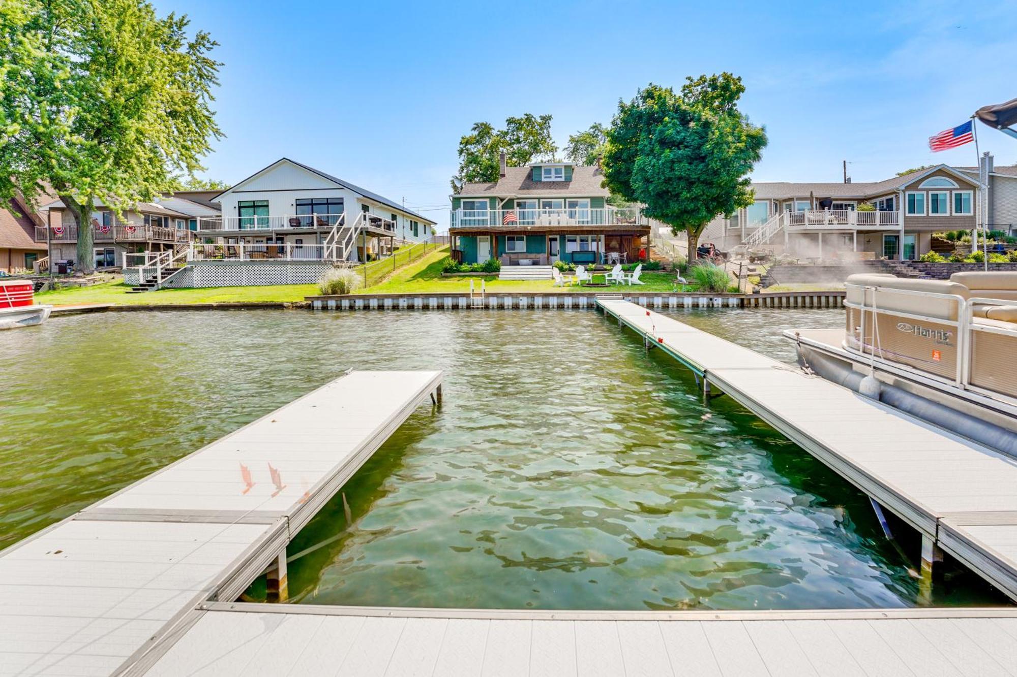 Waterfront Lake Fenton Home With Decks And Fire Pit! Exterior photo