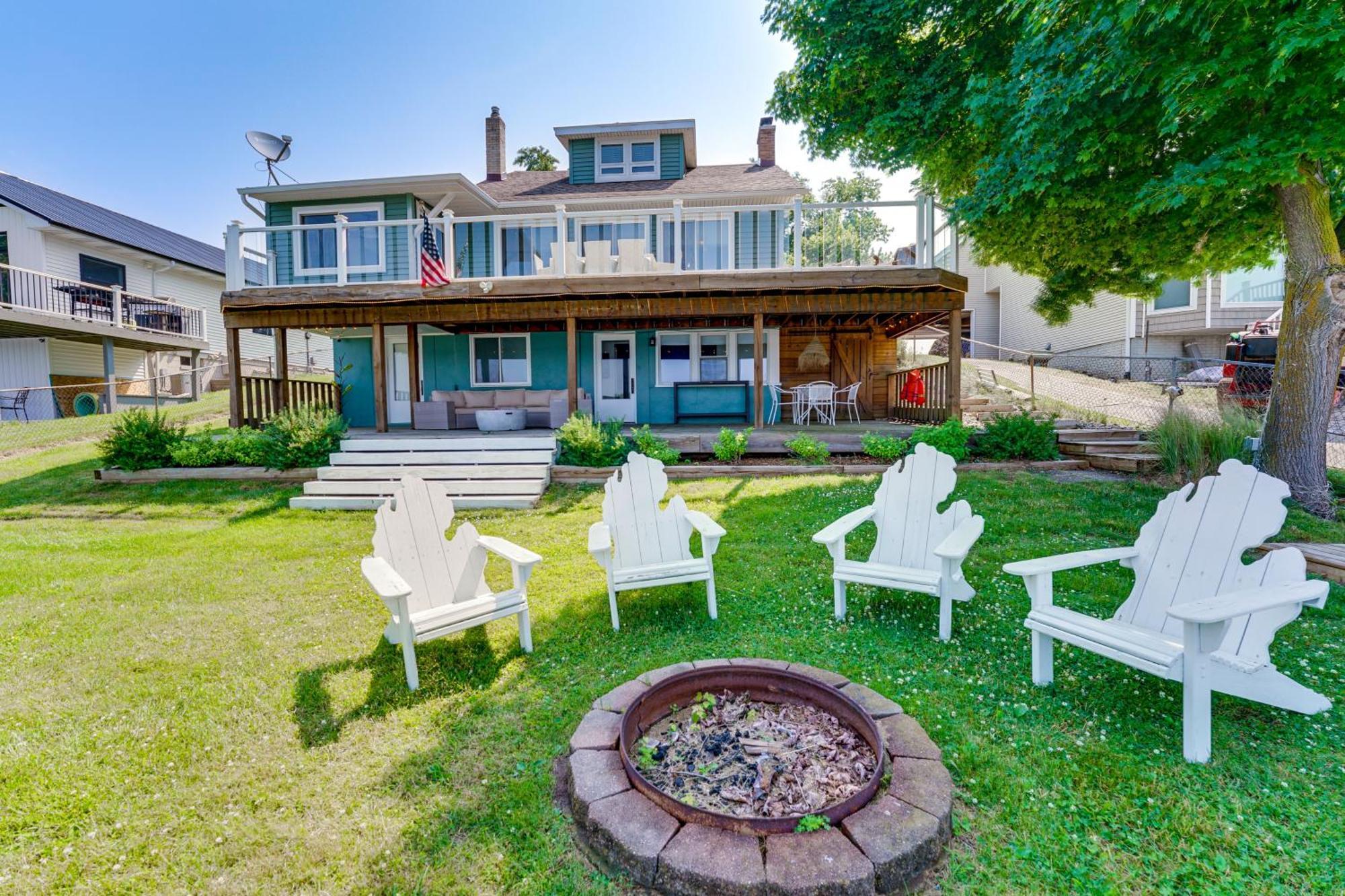 Waterfront Lake Fenton Home With Decks And Fire Pit! Exterior photo