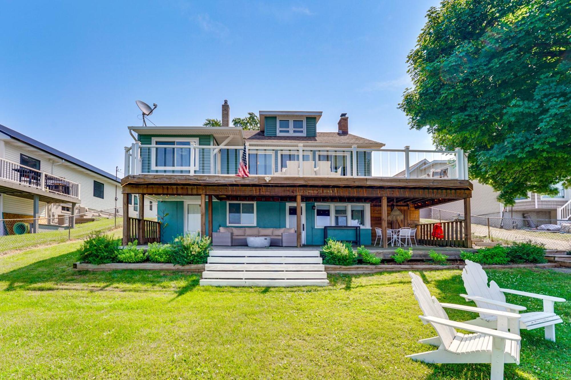 Waterfront Lake Fenton Home With Decks And Fire Pit! Exterior photo