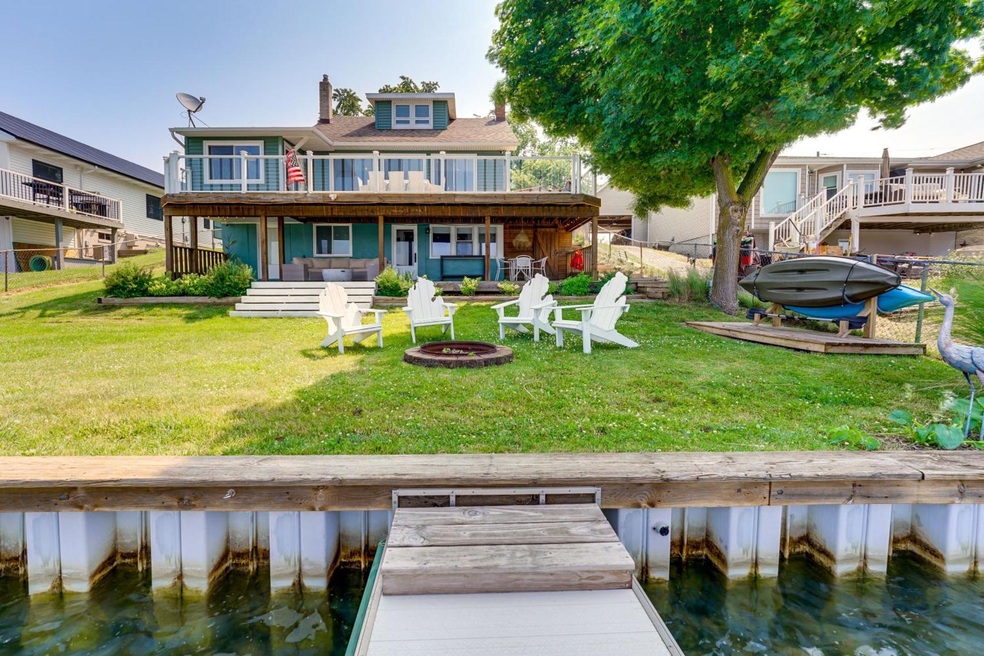 Waterfront Lake Fenton Home With Decks And Fire Pit! Exterior photo